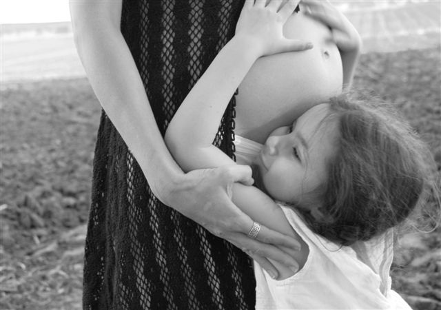 כך תטפלו בבכור כשמצטרף ילד שני