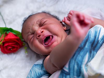 קוליק בתינוק - כאבי בטן וגזים בתינוקות